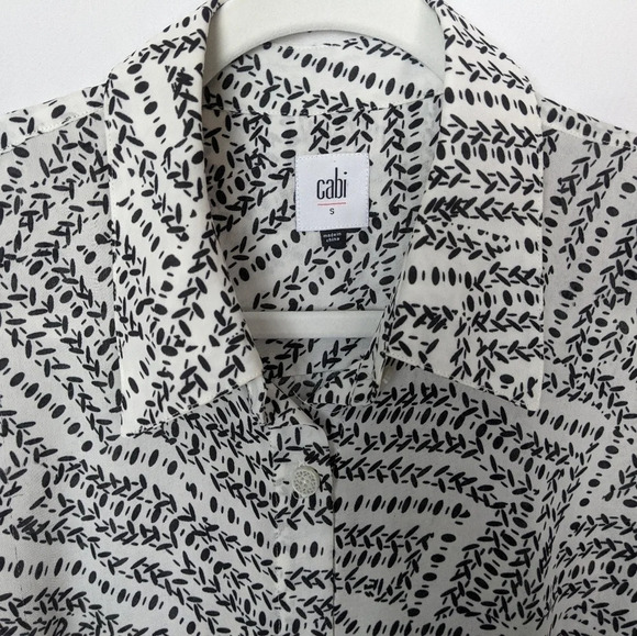 Cabi Printed Leaf Blouse 3255 Split Back Button Up Flowy Oversized Top Career S - Picture 13 of 13